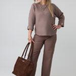 sweter-damski-plus-size-brazowy-z-podwinietym-rekawem (1)