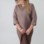 sweter-damski-plus-size-brazowy-z-podwinietym-rekawem (4)