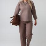 sweter-damski-plus-size-brazowy-z-podwinietym-rekawem (6)