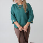 sweter-damski-plus-size-morski-z-podwinietym-rekawem (4)