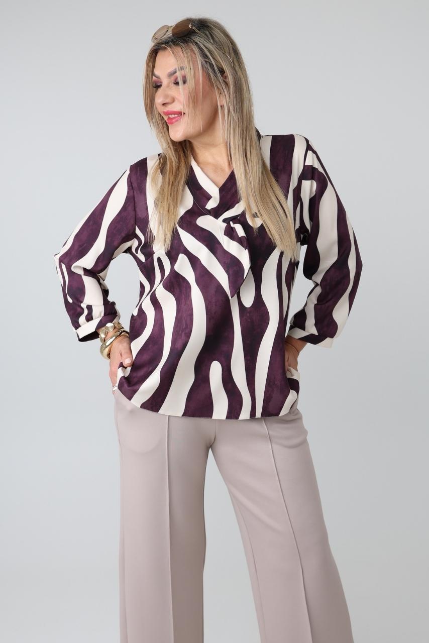 Wizytowa bluzka damska plus size z ozdobnym dekoltem w serek – elegancka bluzka XXL dla puszystych kobiet