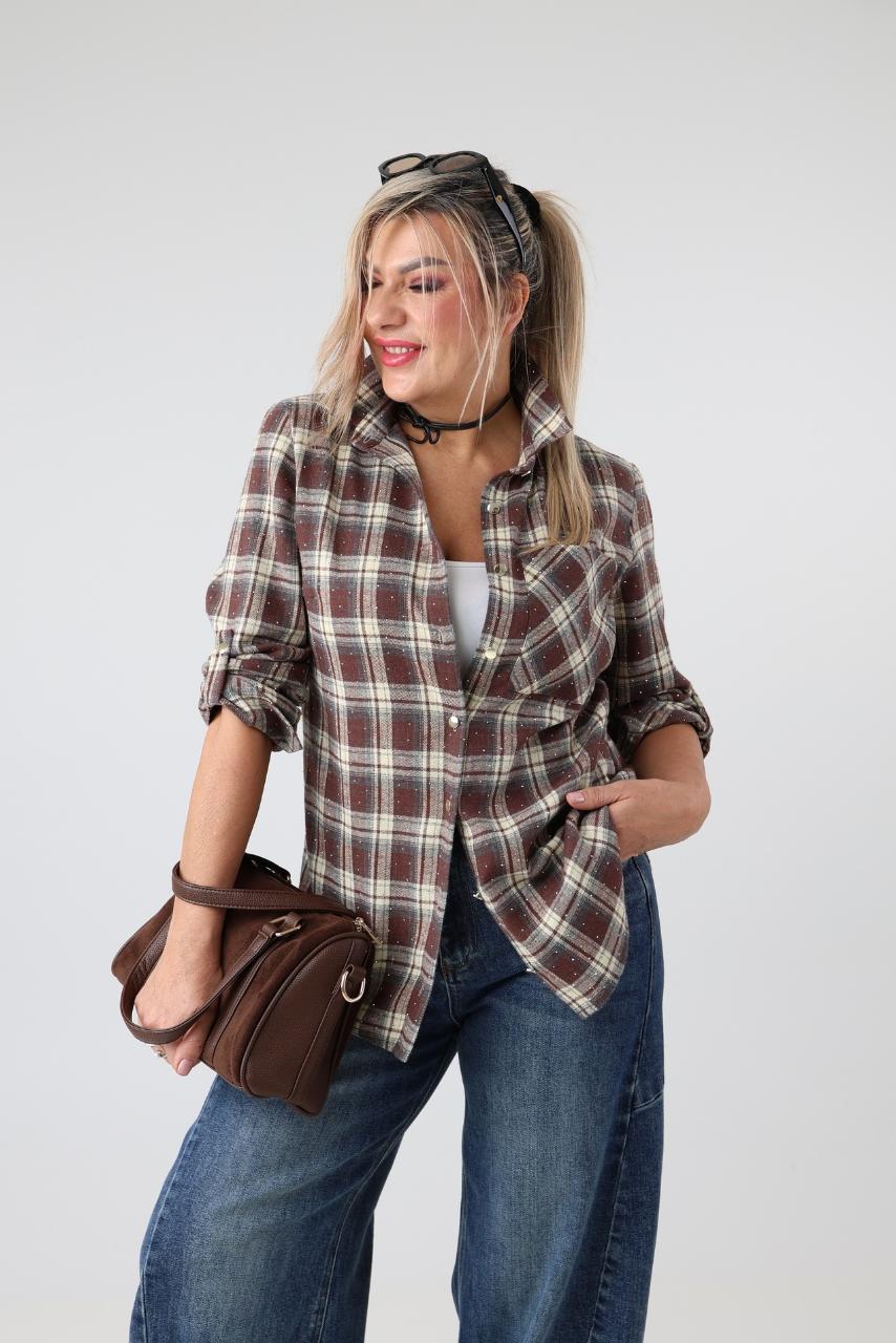 Elegancka koszula damska plus size w kratę z kołnierzykiem, ozdobnymi guzikami, kieszonką i długim rękawem – koszula XXL dla puszystych kobiet