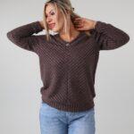 Prążkowany sweter damski plus size z dekoltem w serek, długim rękawem i ozdobną aplikacją – sweter XXL dla puszystych 44-52