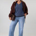 bluzka-damska-plus-size-sweterkowa-z-dekoltem-w-serek-niebieska (6)