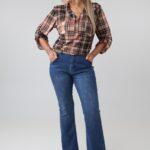 damska-bluzka-elegancka-plus-size-w-krate-z-guzikami-brazowo-bezowa (5)