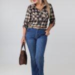 damska-bluzka-elegancka-plus-size-z-zamkiem-w-krate-brazowo-bezowa (5)
