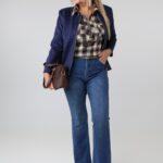damska-bluzka-elegancka-plus-size-z-zamkiem-w-krate-brazowo-bezowa (6)