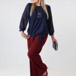 elegancka-bluzka-damska-plus-size-z-polyskiem-i-wiazaniem-granatowa (6)
