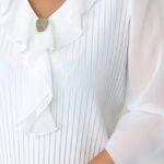 elegancka-bluzka-damska-plus-size-z-zabotem-plisowana-biala (3)