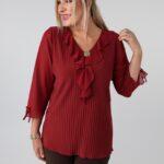 Elegancka plisowana bluzka damska plus size z żabotem, dekoltem w serek i szyfonowym rękawem 3/4 – bluzka XXL dla puszystych 44-52