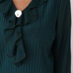 elegancka-bluzka-damska-plus-size-z-zabotem-plisowana-butelkowa-zielen (3)