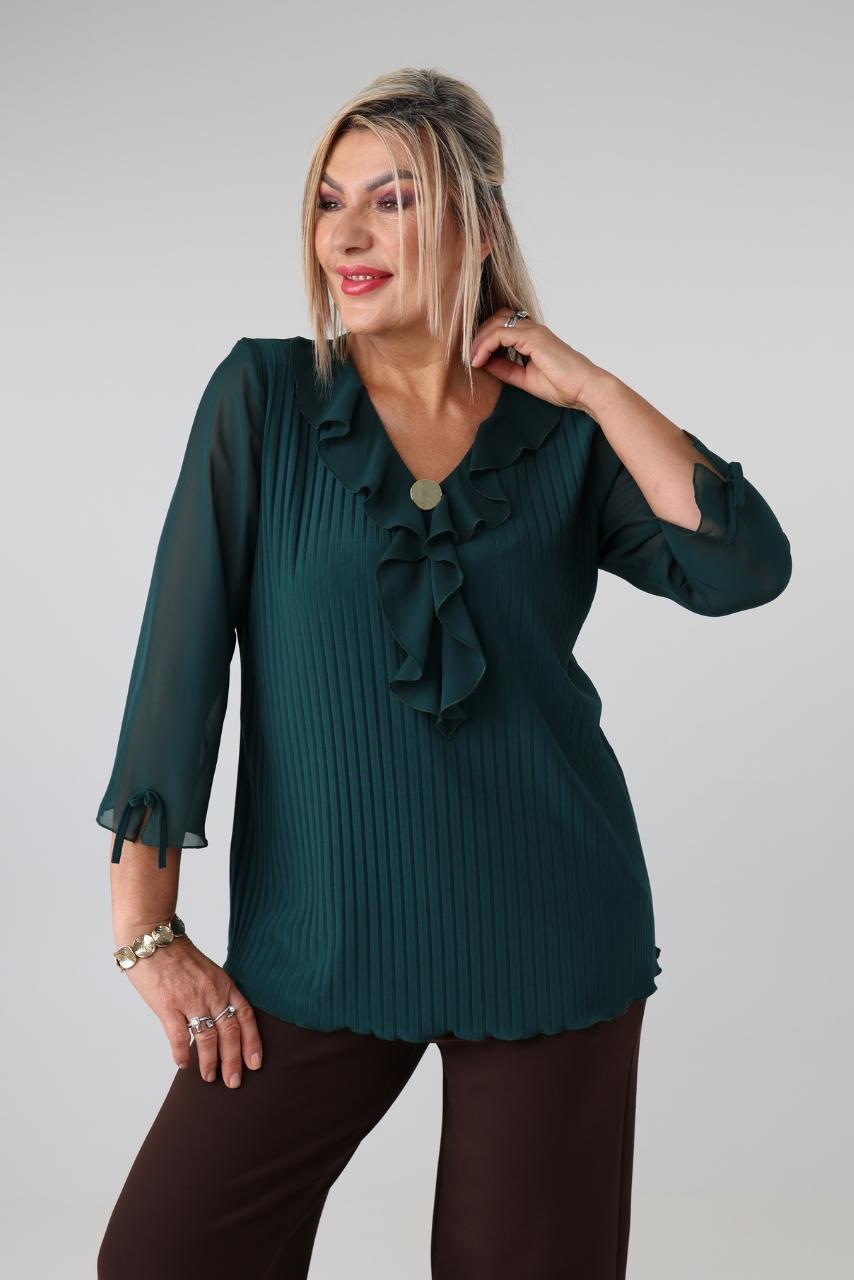 Elegancka plisowana bluzka damska plus size z żabotem, dekoltem w serek i szyfonowym rękawem 3/4 – bluzka XXL dla puszystych 44-52