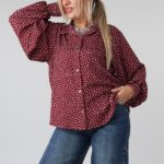 Elegancka koszula damska plus size z długim rękawem, kołnierzykiem, guzikami i dłuższym tyłem – luźna koszula XXL dla puszystych 44-52