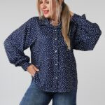 Elegancka koszula damska plus size z długim rękawem, kołnierzykiem, guzikami i dłuższym tyłem – luźna koszula XXL dla puszystych 44-52