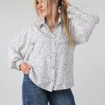 Elegancka koszula damska plus size z długim rękawem, kołnierzykiem, guzikami i dłuższym tyłem – luźna koszula XXL dla puszystych 44-52