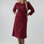 Elegancka sukienka damska plus size z marszczeniem w talii, ozdobną klamrą i rękawem 3/4 – sukienka wizytowa XXL dla puszystych kobiet 44-52