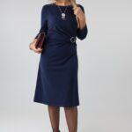 elegancka-sukienka-damska-plus-size-z-marszczeniem-i-ozdobna-klamra-granatowa (6)