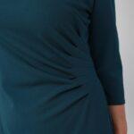 elegancka-sukienka-olowkowa-plus-size-z-marszczeniem-butelkowa-zielen (3)
