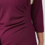 elegancka-sukienka-olowkowa-plus-size-z-marszczeniem-sliwkowa (3)