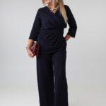 elegancki-komplet-damski-plus-size-z-baskinka-i-szerokimi-spodniami-granatowy (6)